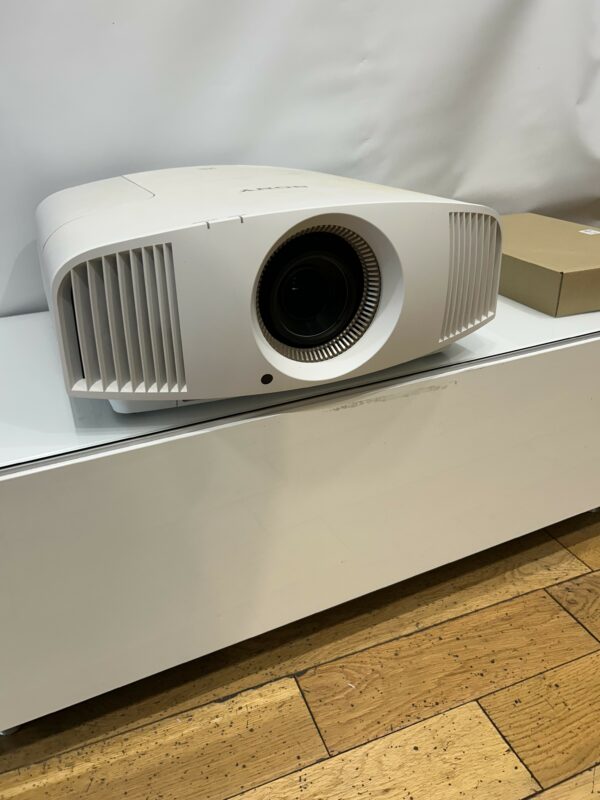 (Pre-Owned) Sony Projector VPL-VW520ES - Image 2