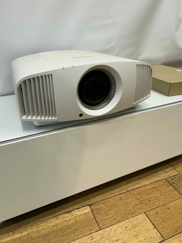 (Pre-Owned) Sony Projector VPL-VW520ES - Image 2