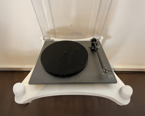 Pre-owned Rega Planar 1 Plus (Carbon Cartridge)