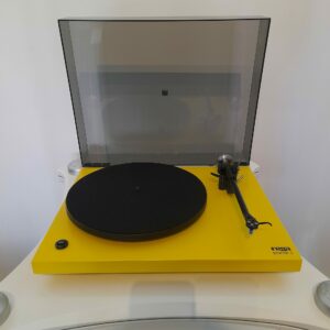 (Pre-Owned) Planar 3 Turntable in Yellow With Elys 2 cartridge