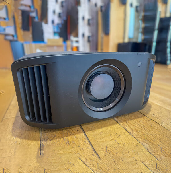 (Pre-Owned) JVC DLA N7 projector