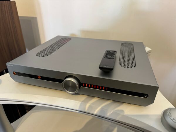 Ex-Display Roksan Attessa Silver Streaming Amplifier - Image 3