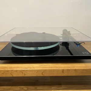 (Pre-owned) Rega Planar 3 with Elys 2 cartridge.